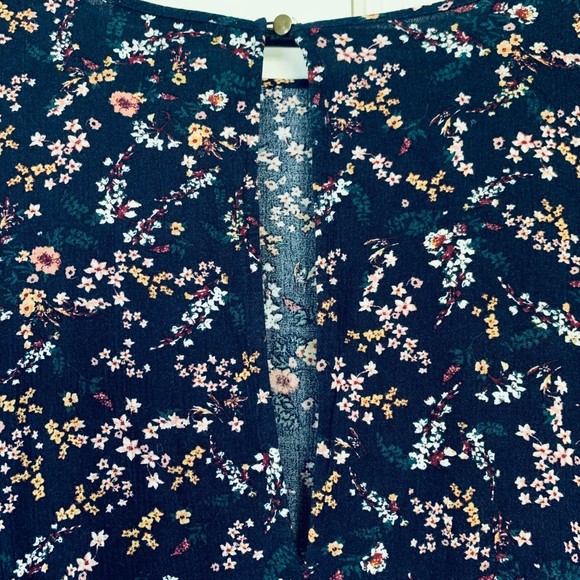 AE Long-Sleeve with Open Arm Slit Flowy Summertime Floral Mini Dress | Size: L - Picture 9 of 10